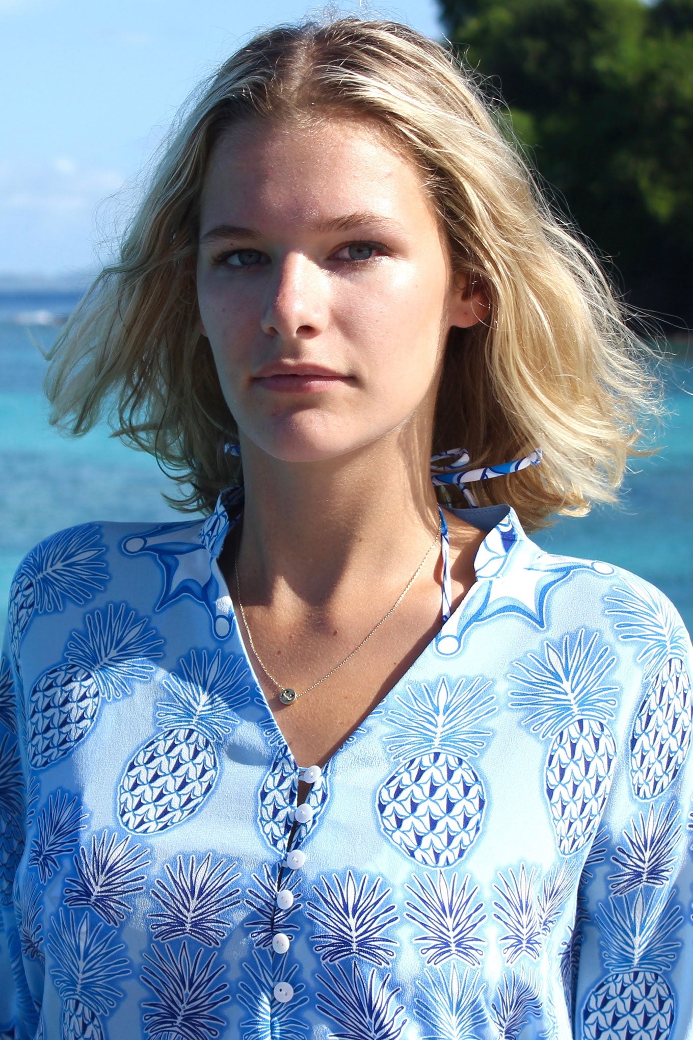 Lotty B Short Kaftan in Silk Crepe-de-Chine: PINEAPPLE - BLUE close Mustique